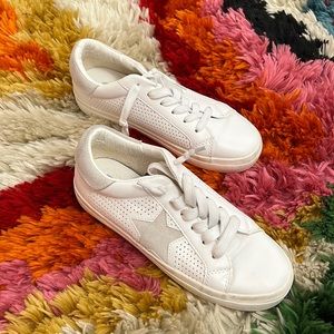 STEVE MADDEN WOMEN’S STARLING SNEAKER